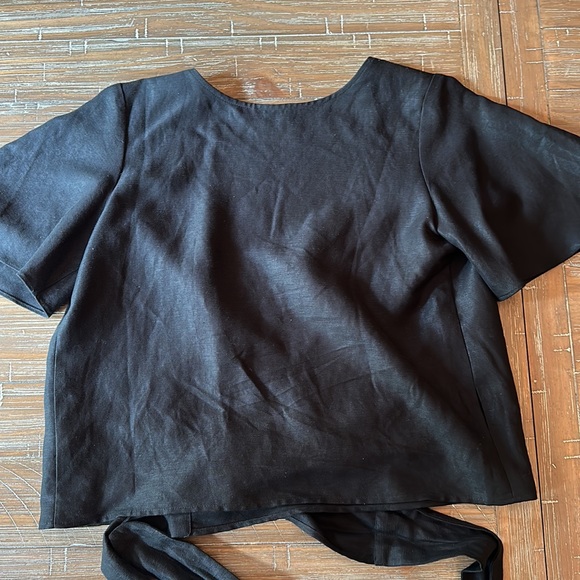 VETTA Flutter Sleeve Wrap Top - Picture 9 of 11